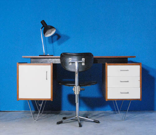 bureauteak-wit881 Verkocht: Pastoe bureau jaren 60