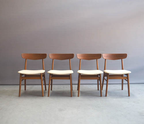 farstrupwit1 Farstrup Eettafel stoelen wit Deens designFarstrup, Deens design, jaren 60 design, vintage stoelen