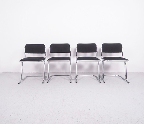 ribbuis4 Vintage buisframe stoelen met zwart ribfluweelVintage, buisframe, buisframe stoelen, zwart ribfluweel, ribfluweel,  jaren 60, jaren 70, space age, mid-century design, design, design stoelen, vintage stoelen.