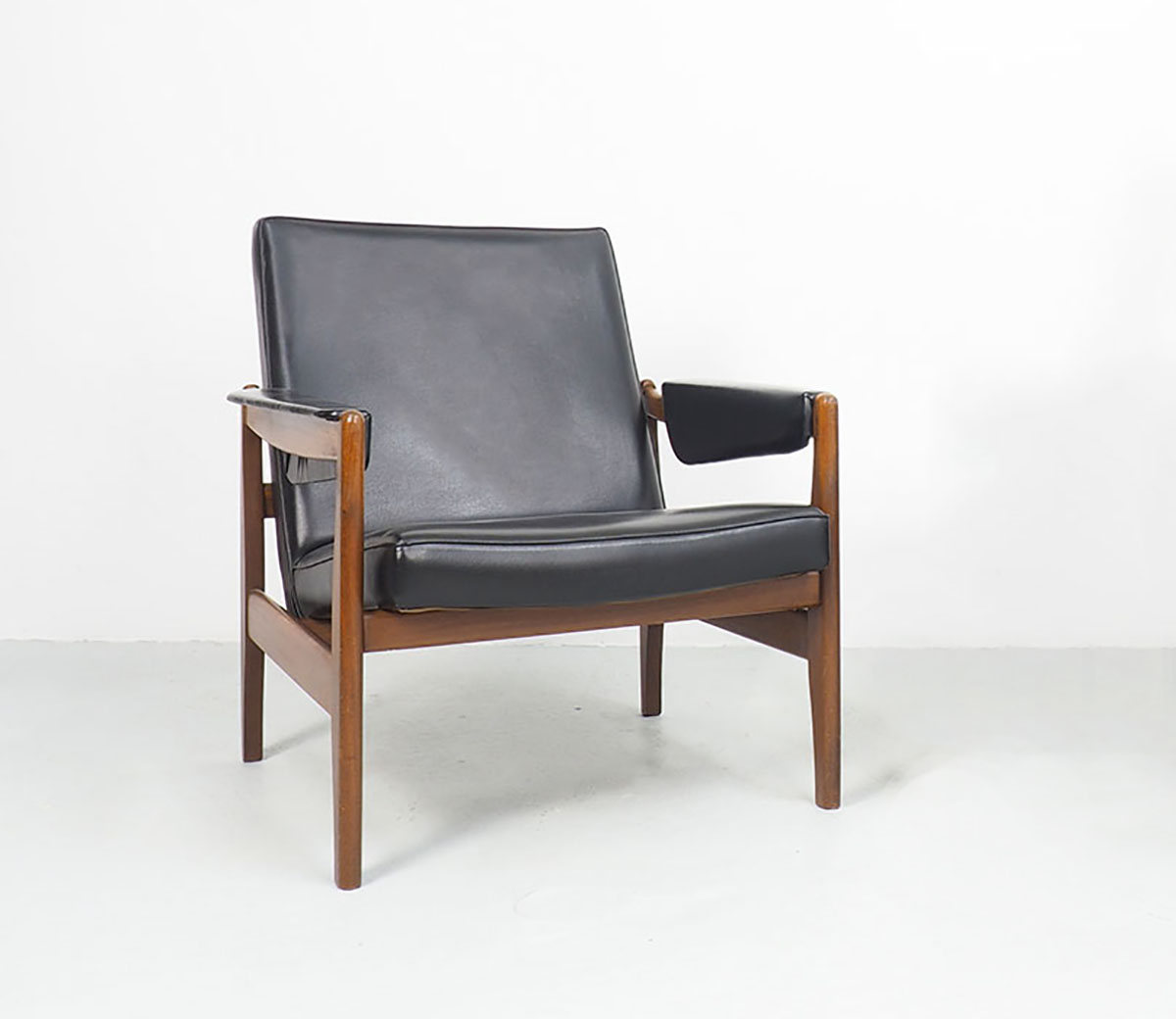 setteakzwart20 Vintage teak design lounge stoel, jaren 60vintage, teak, lounge,  lounge stoelen, jaren 60 retro, design, dames fauteuil, heren fauteuil, skai