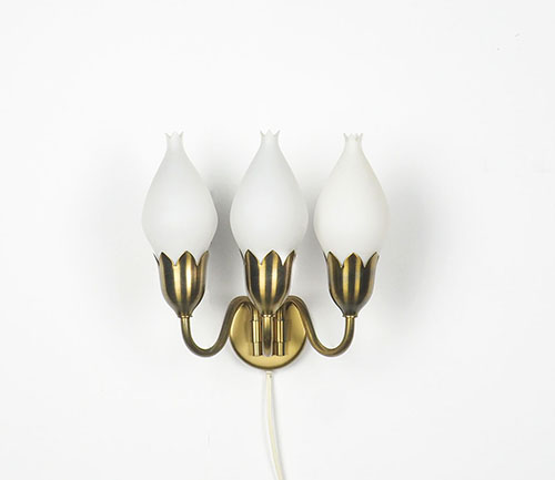 tuliwand1 Fog & Morup wandlamp Tulipan, 1950'sFog &#38; Morup, vintage wandlamp, Tulipan lamp, 1950&#39;s lamp, mid-century design, mid-century home, vintage home, Danish design, Danish light, Danish lamp, deens design