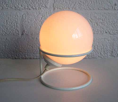 witbol4 Wit bolletje op voetShop for Design, design, vintage, retro, jaren 50, jaren 60, mid-century, jaren 70, jaren 80, jaren 90, deens design, lampen, lamp