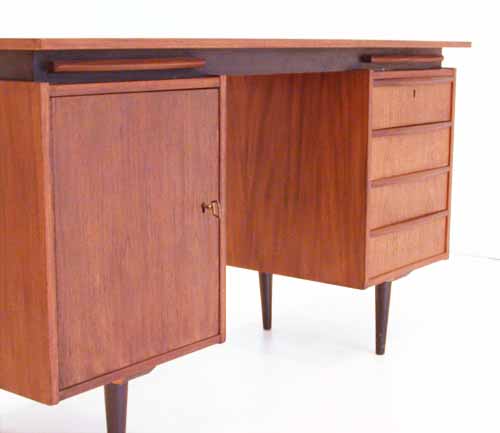 zw-fineerburo6 Verkocht: jaren 60 bureauShop for Design, design, vintage, retro, jaren 50, jaren 60, mid-century, jaren 70, jaren 80, jaren 90, deens design, bureau